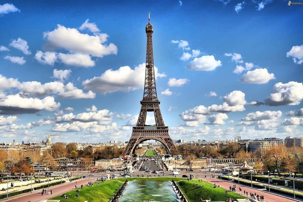 World Of Lovers *Paris*Disney* Bussy-Saint-Georges Exterior photo